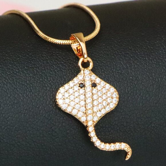 "Sparkling Stingray Design Rose Gold Pendant with Crystal Accents, XPPT1503 - Picture 1 of 13